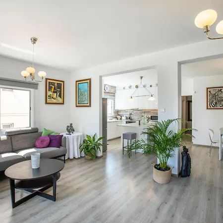 Neapolis Spacious Quiet Near 利马索尔